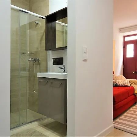 Apartman Mouraria Red Door